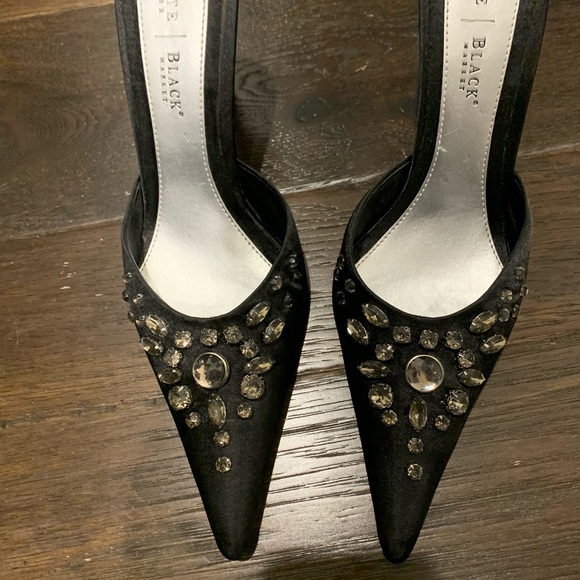 Black slip ons with heels - Picture 2 of 5